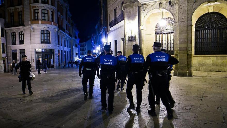 Agentes durante un dispositivo en el Antiguo.