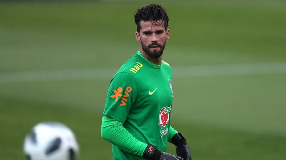 Alisson en entrenamiento con la selección brasileña