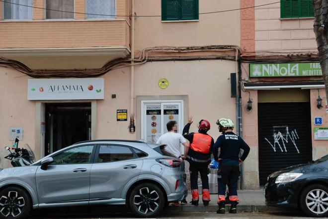 Desalojan tres viviendas de la calle Gaspar Bennàsar, en Palma, por riesgo de derrumbe