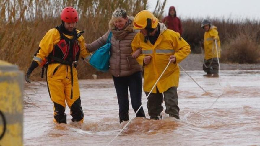 Rescatan a dos personas en el río Palància en Sagunt