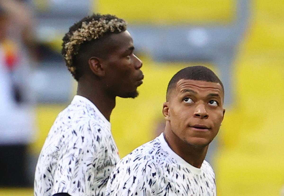 Paul Pogba y Mbappé en un encuentro de la selección francesa.