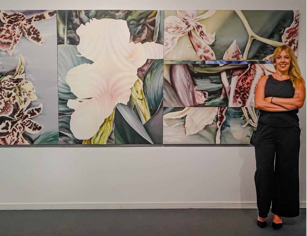 La artista María Durá en su exposición de l’Escorxador en Elche el verano de 2025.
