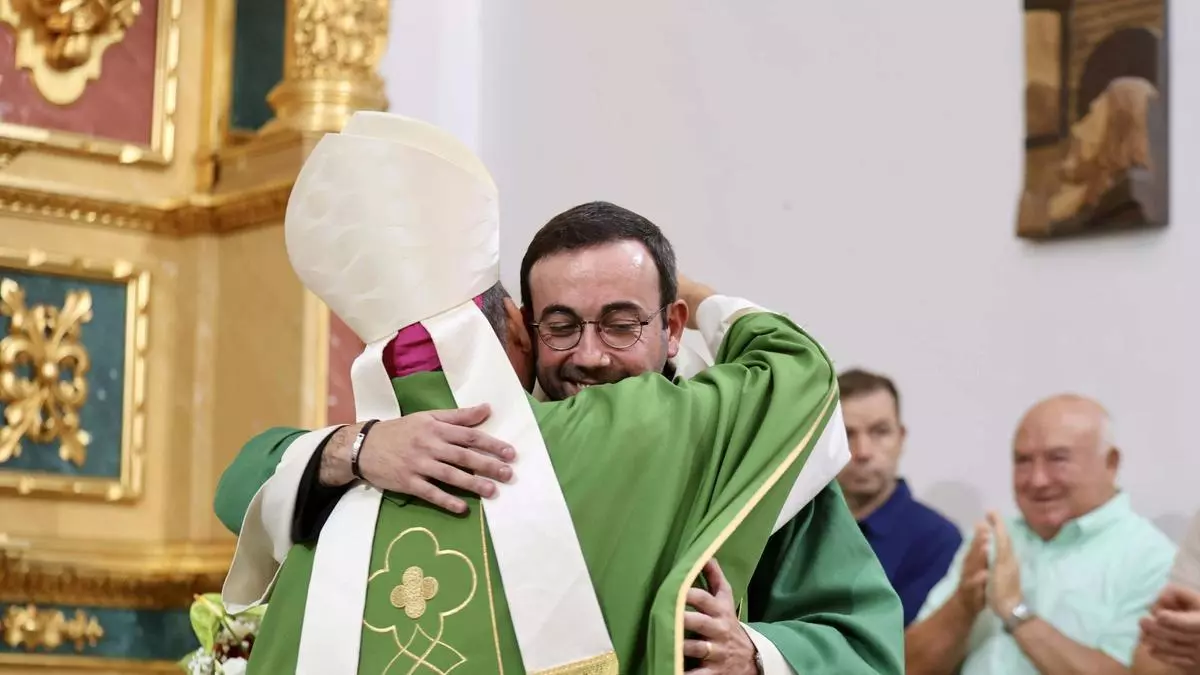 Daniel Martín Reyes: El párroco que une Sant Carles, Sant Antoni y Sevilla