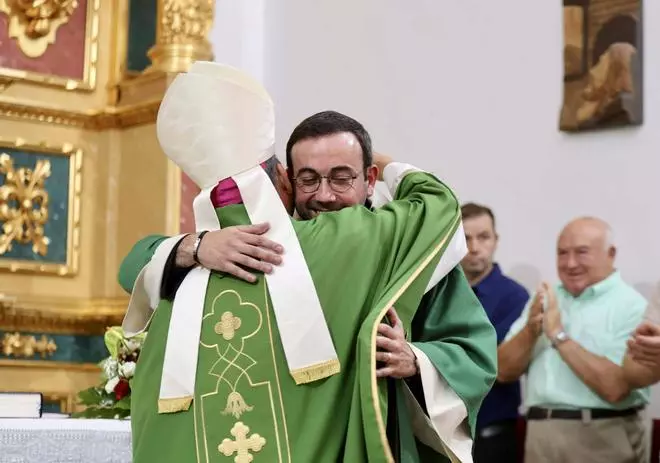Todas las imágenes de la toma de posesión de Daniel Martín como nuevo párroco de Sant Carles