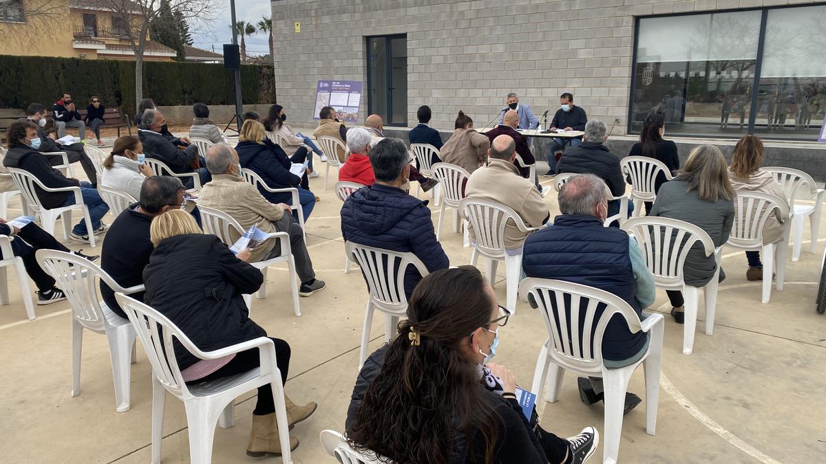 Reunión vecinal con la Sima