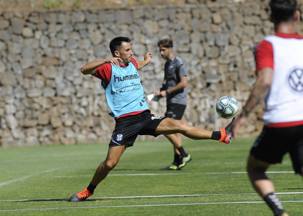 Entrenamiento del Tenerife a falta de 3 fichajes