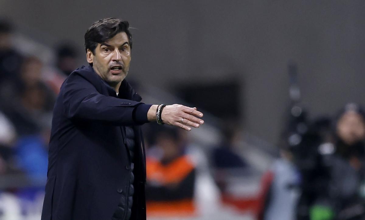 Paulo Fonseca durante un partido del Olympique de Lyon ante el Go Ahead Eagles