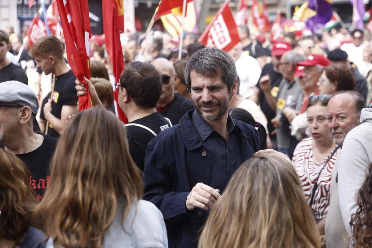 El ministro Ernest Urtasun en la manifestación del 1 de mayo en Barcelona.