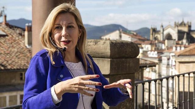 Eva García Saénz de Urturi gana el Planeta con una novela medieval
