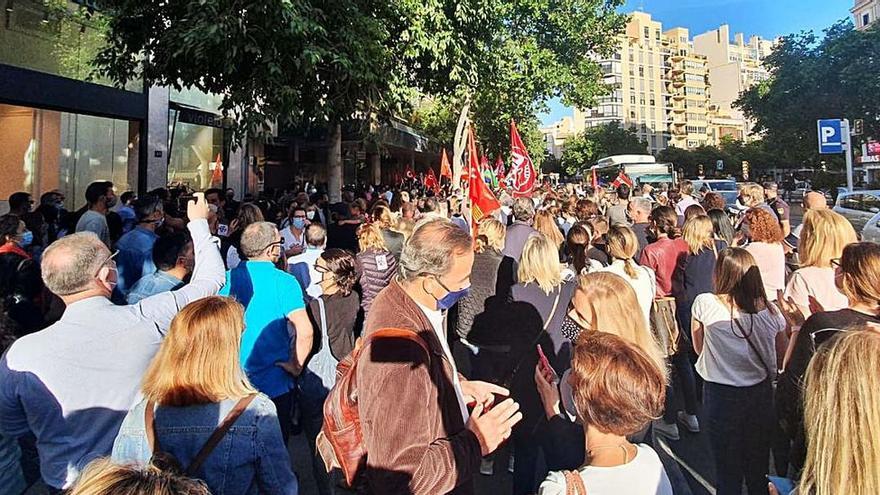 Empleados de la banca de Mallorca, en pie de guerra contra el ERE de CaixaBank