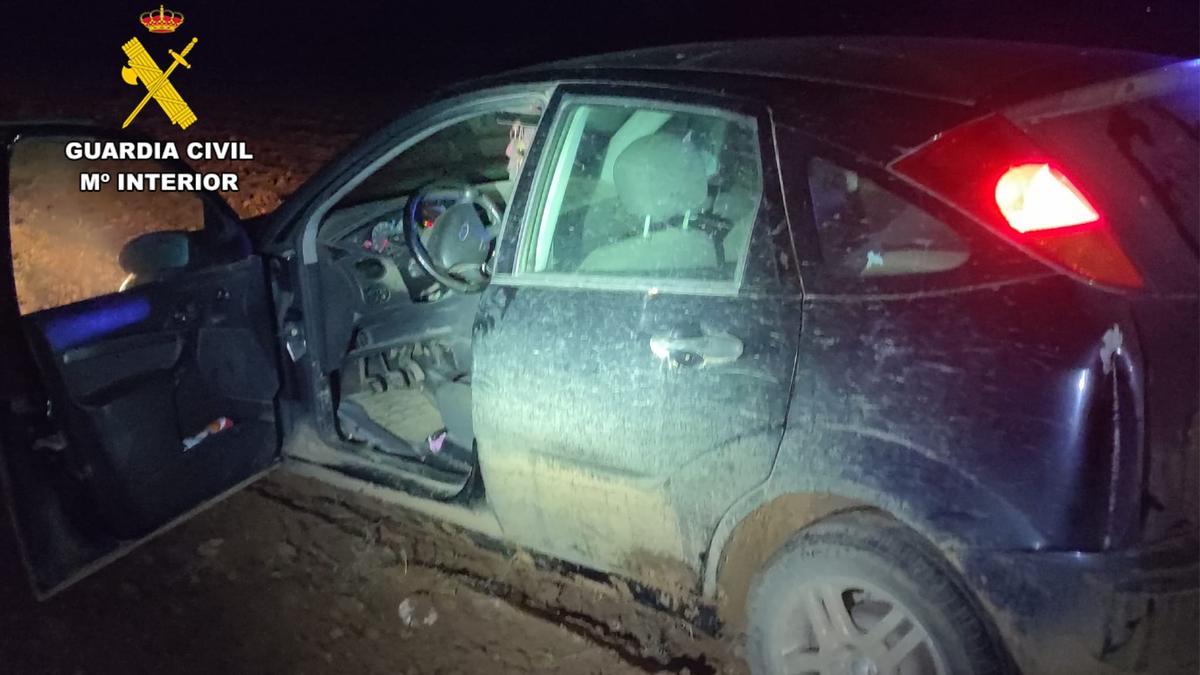 El vehículo en el que huyó el detenido.