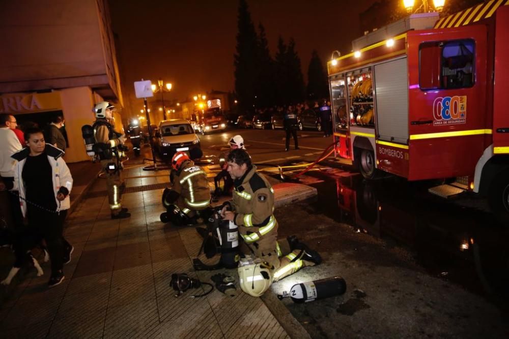 Incendio de un supermercado en Oviedo