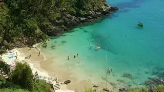 "Parece Ibiza, pero es Galicia": esta pequeña cala a pies de un acantilado está a 1 hora de A Coruña