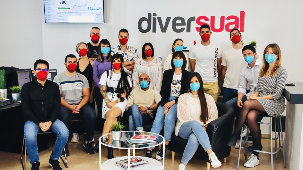 Empleados de la empresa Diversual, con sede en Sant Joan