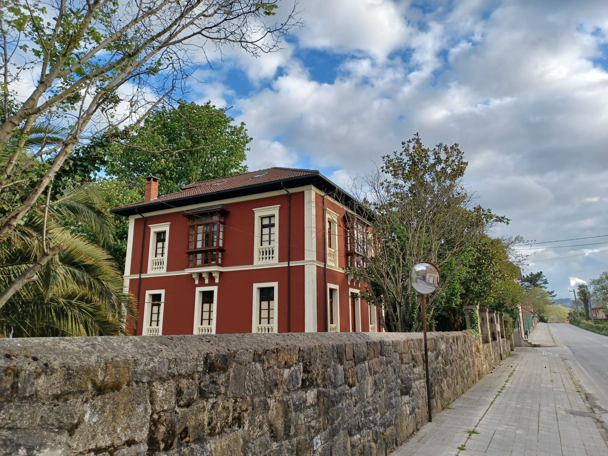 Así es San Cucao, la parroquia de los castillos y palacios de Llanera y la zona rural que más crece en población