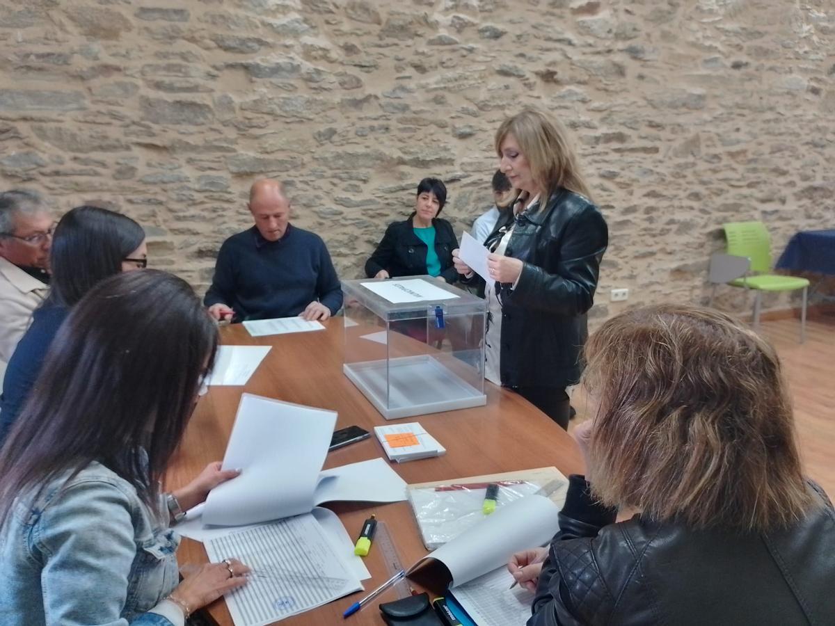Primeros votos en Palacios de Sanabria.