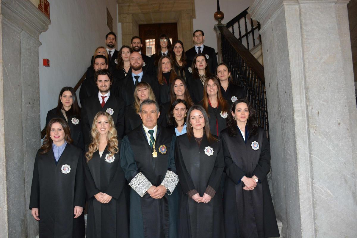 Lorenzo del Río posa este viernes con los 23 jueces incorporados a juzgados andaluces.
