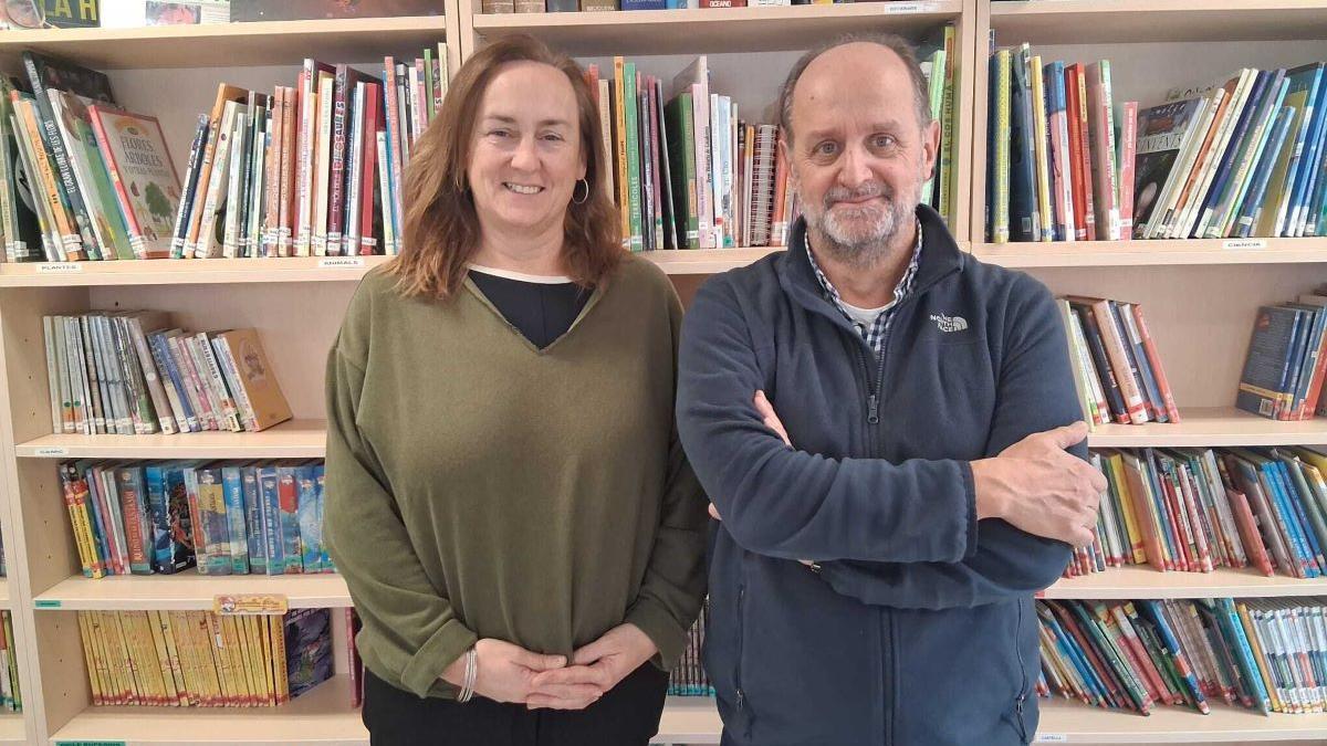 La directora Maria Rosa Ferrer acompanyada del professor Miquel Barti