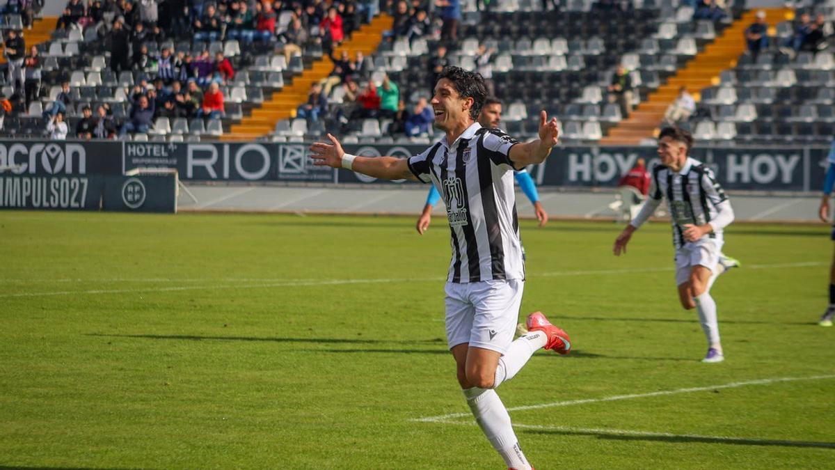 Borja Domingo celebra el único gol del partido.
