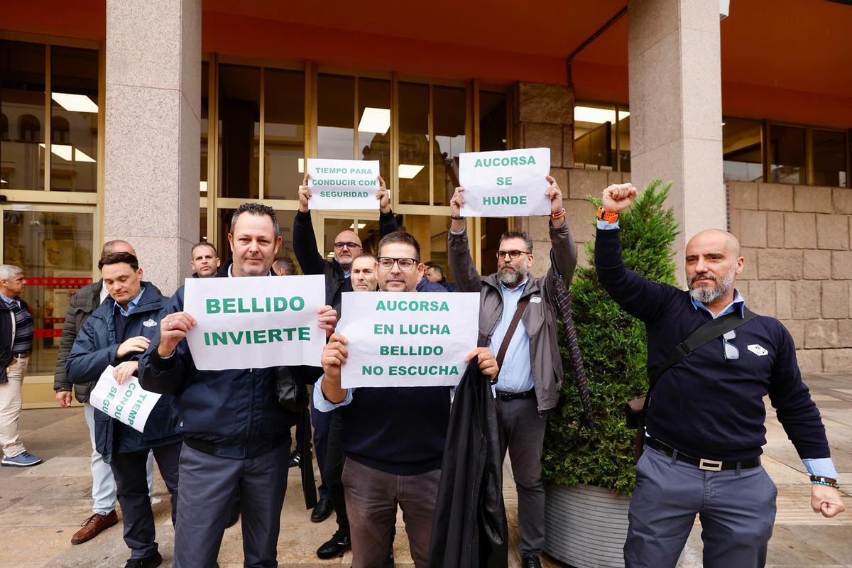 Protesta de Aucorsa, a las puertas de Capitulares.