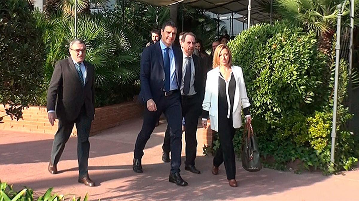 Àngel Ros, Pedro Sánchez, el director d’EL PERIÓDICO, Enric Hernàndez, i Carme Chacón, a l’arribar al fòrum Primera Plan@ d’EL PERIÓDICO.