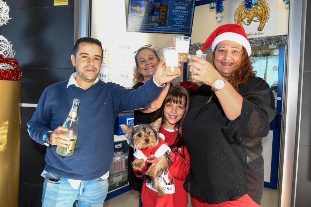22-12-19  GRAN CANARIA. ZONA SUR. SAN BARTOLOME DE TIRAJANA. Seguimiento de la Loteria de Navidad en la Zona Sur, en la foto la Administracion de Loteria del Centro Comercial El Tablero que dio un 5º Premio. Fotos: Juan Castro.  | 22/12/2019 | Fotógrafo: Juan Carlos Castro