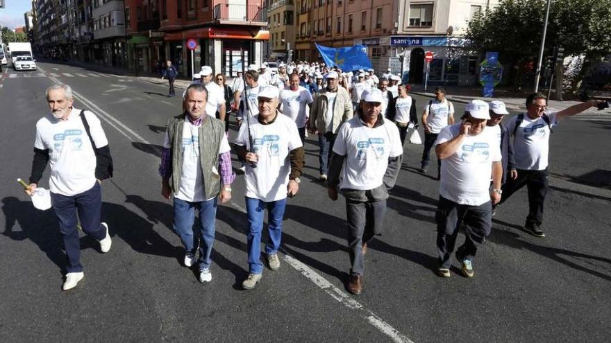 Los ganaderos inician la marcha en León.