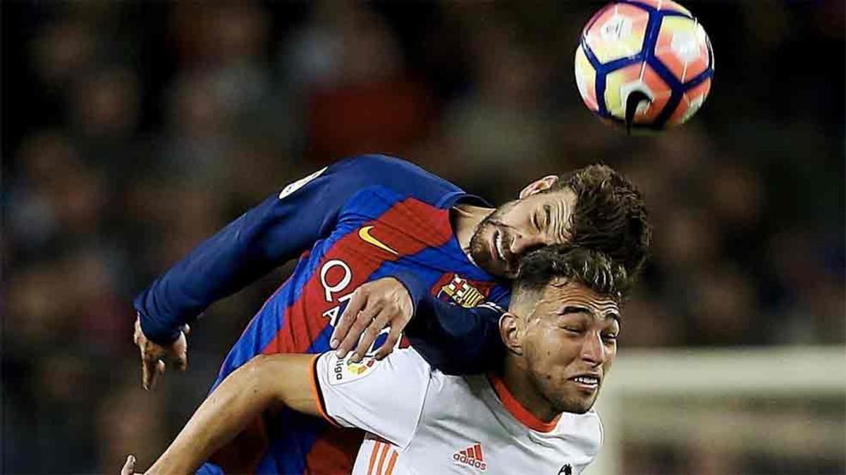 Gerard Piqué será titular ante el Valencia en Mestalla