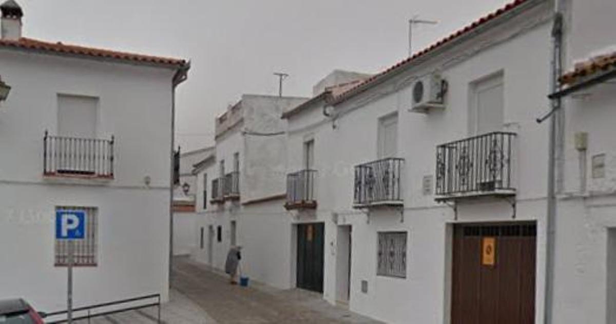 Entrada a la calle de la Iglesia en Cazalla de la Sierra.