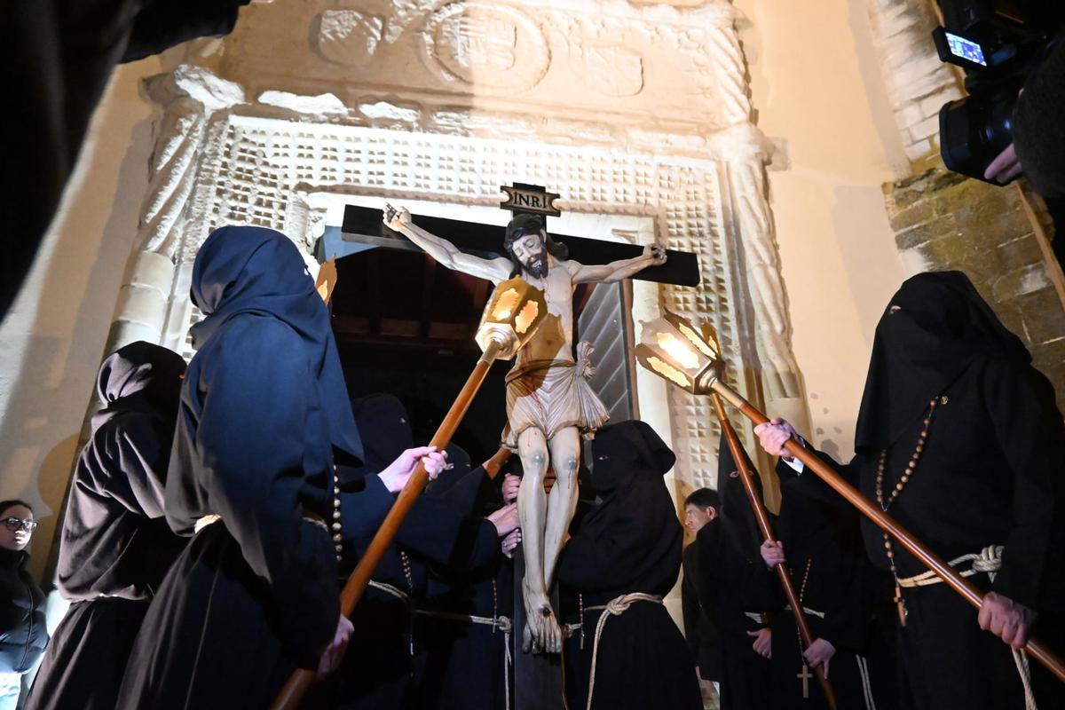 Salida del Nazareno de Baena de madrugada.