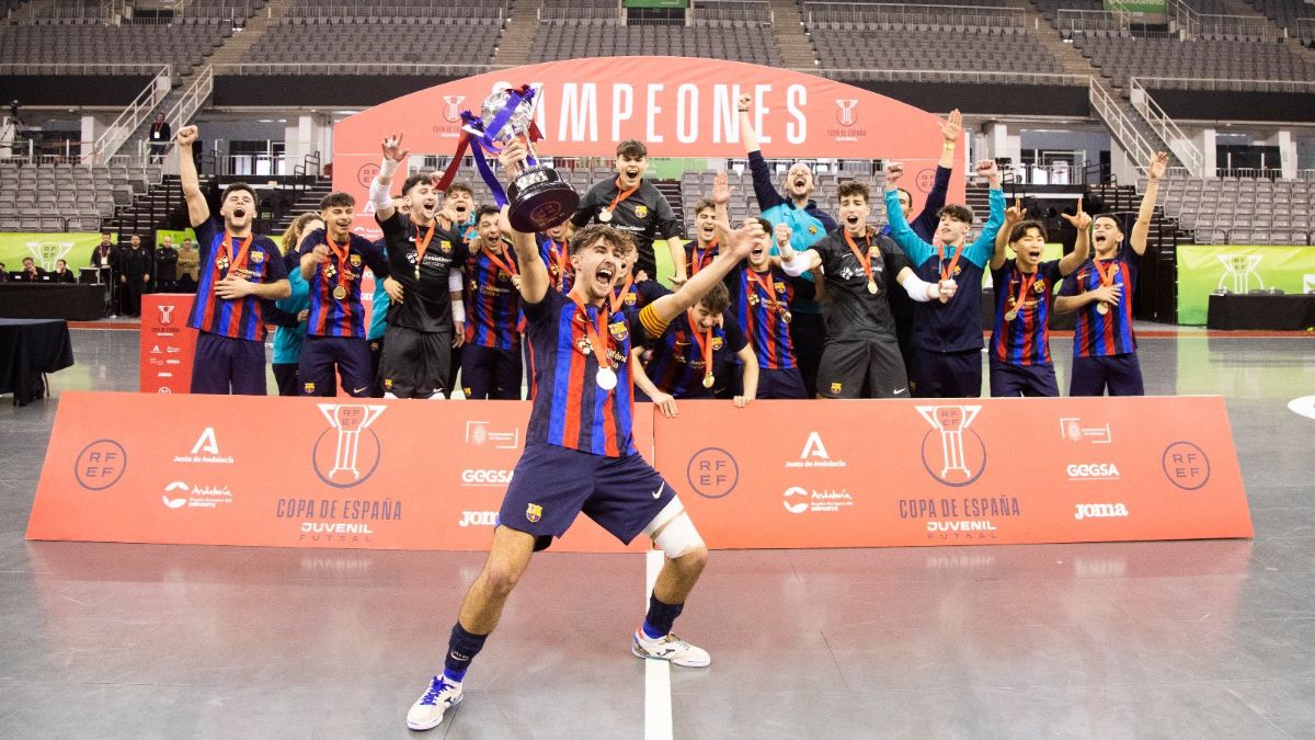 El Barça Juvenil celebró el título por todo lo alto