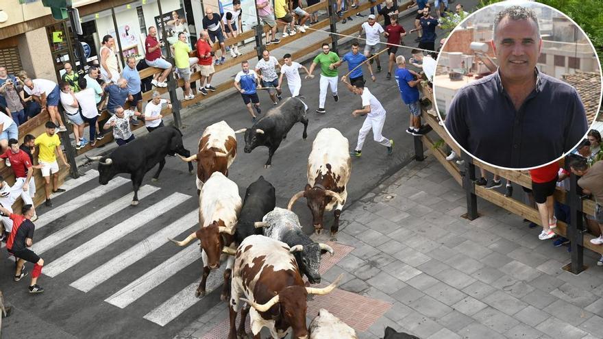 Un toro cornea en el corral a un concejal antes del accidentado encierro de la Vall d'Uixó: Al menos dos heridos