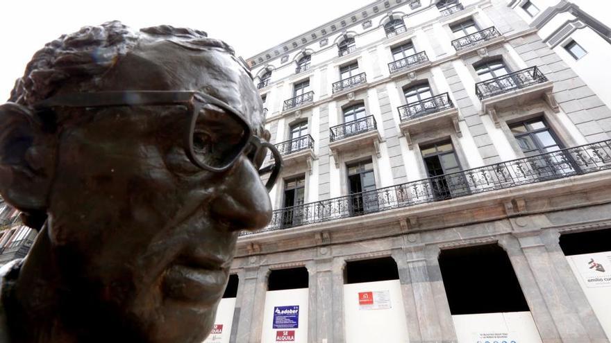 Estatua de Woody Allen.