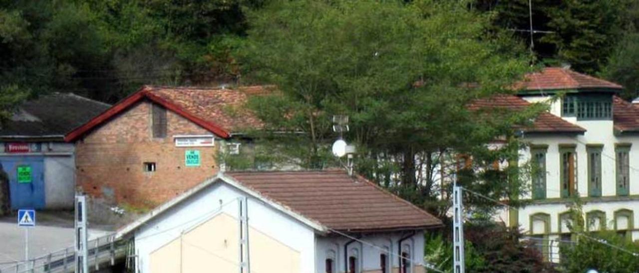 Estación del ferrocarril de Carbayín Bajo.