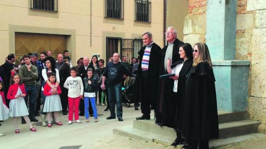 El profesor Miguel Martín pregona en verso la Semana Santa de Villafáfila