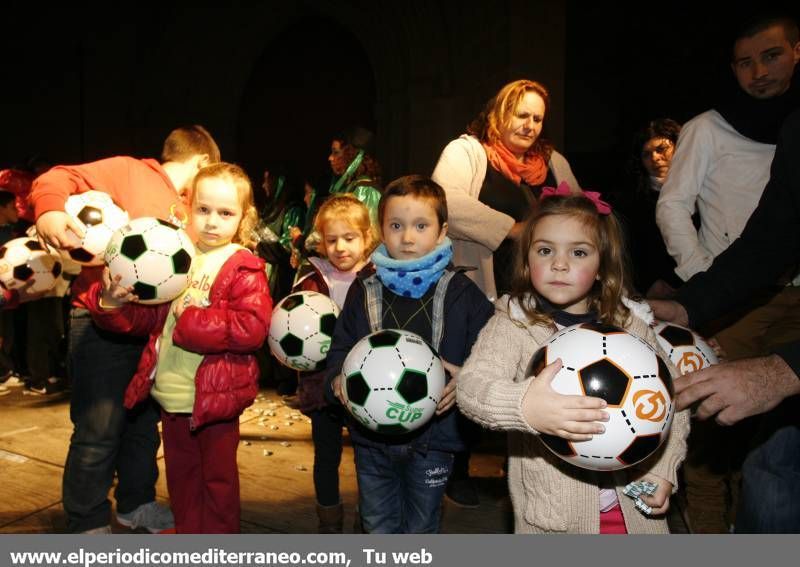 GALERIA DE IMÁGENES - Miles de niños disfrutan de la gran fiesta del Cartero Real