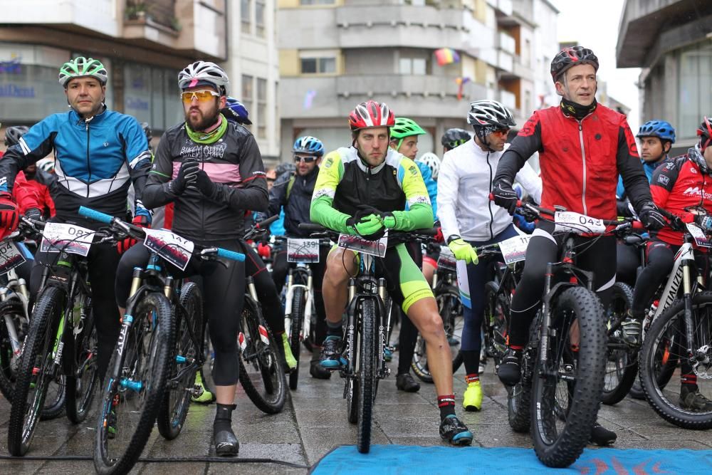 Unos 170 participantes desafiaron al mal tiempo para tomar la salida en la edición 2016 de la Ruta BTT do Cocido