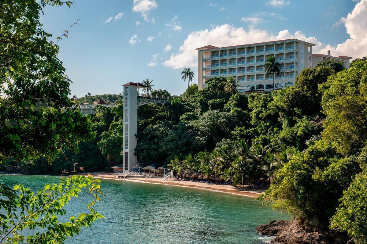 Eurostars Grand Cayacoa, conectado directamente con la playa.