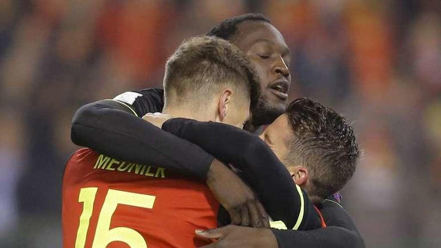 Meunier celebra el primer gol de la selección belga. // Efe