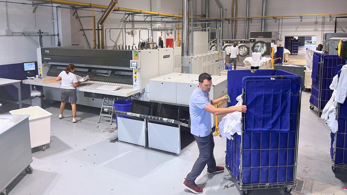 El servei funciona les 24 hores del dia, amb atenció telefònica permanent.