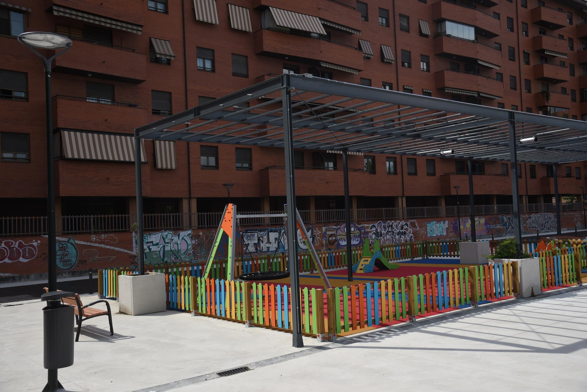 En imágenes | Así es la nueva plaza junto al parque Bruil de Zaragoza