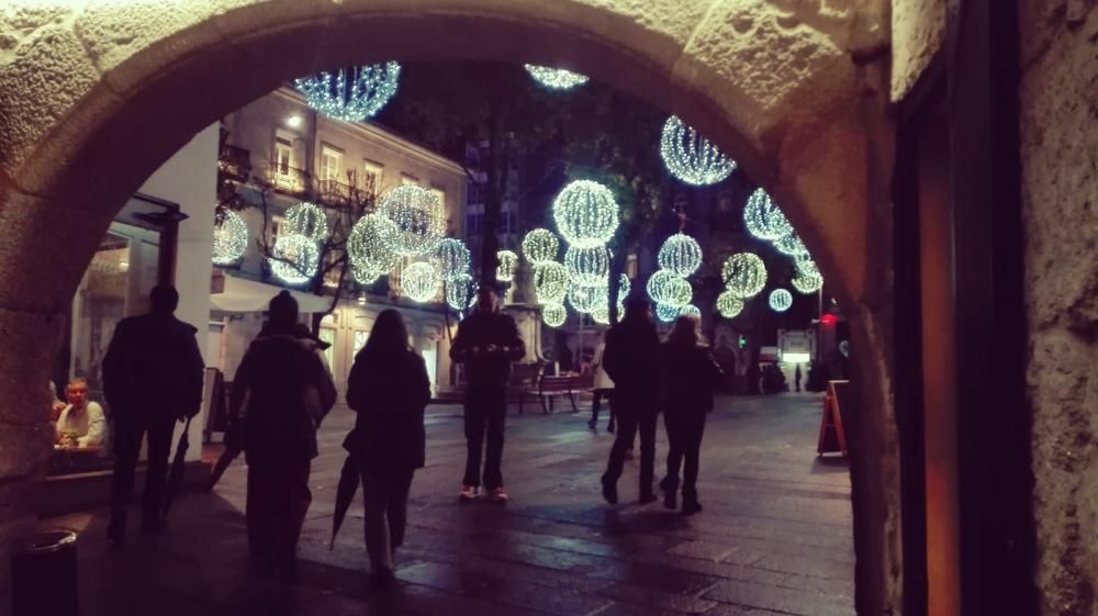 La Navidad arranca en Vigo con el encendido del alumbrado // L. V.