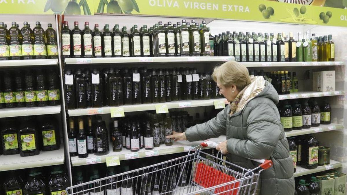 Alerta por la estafa del aceite de oliva que llega a los supermercados de España