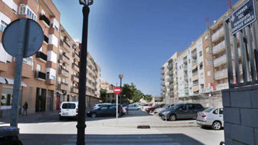 Una de las calles de la pedanía de Castellar y l´Oliveral.