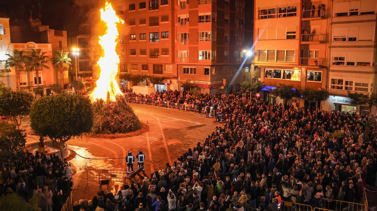 Encendido de la hoguera.