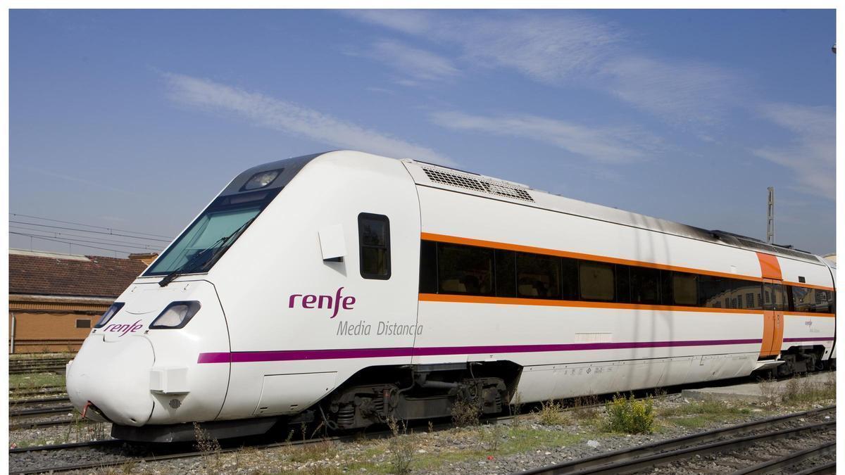 Archivo - Media Distancia de Renfe entre Sevilla-Málaga.
