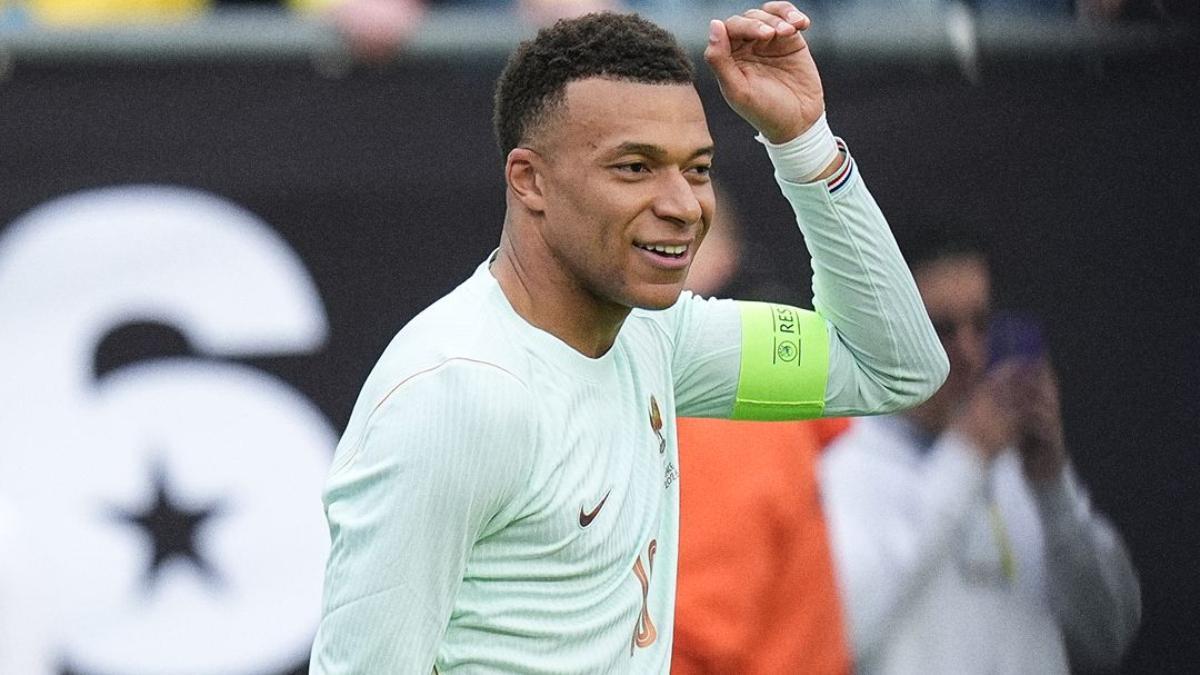 Mbappé celebra su gol ante Brasil