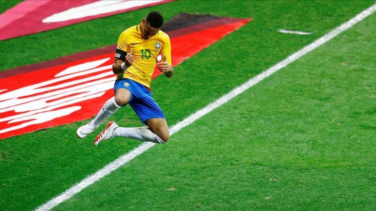 Neymar festeja su gol a Argentina, era el 2-0 de Brasil.