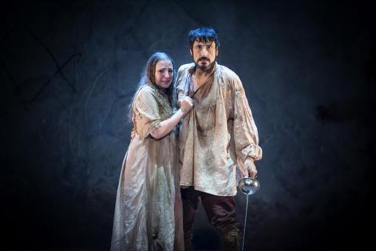 Carmelo Gómez y Nuria Gallardo, padre e hija en 'El alcalde de Zalamea', en un momento de la obra.