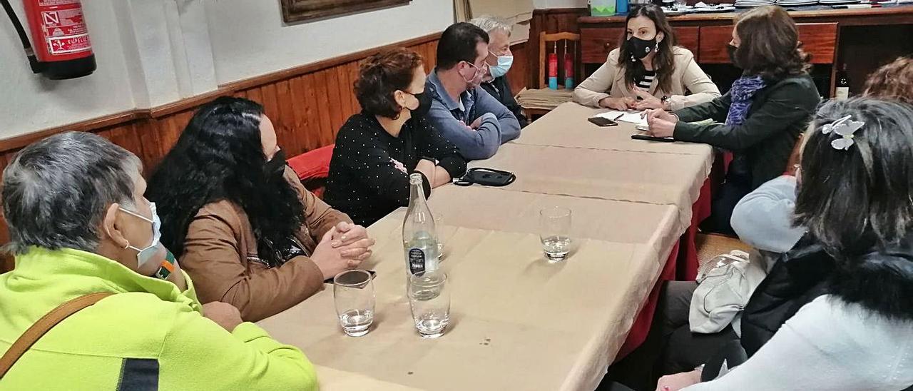 La consejera de Medio Ambiente presidió la reunión con los representantes de los caseríos de Anaga.